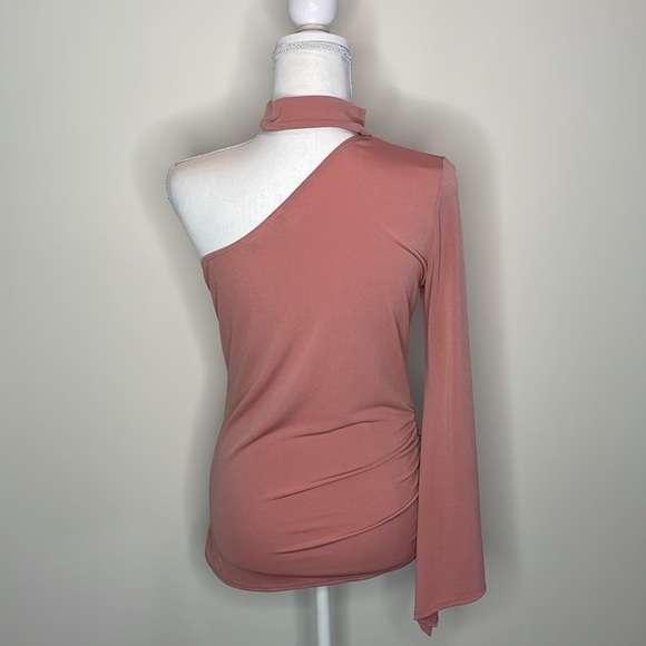 Beware Brand Coral One Sleeve Top with Side Ruching. Large - Picture 5 of 7